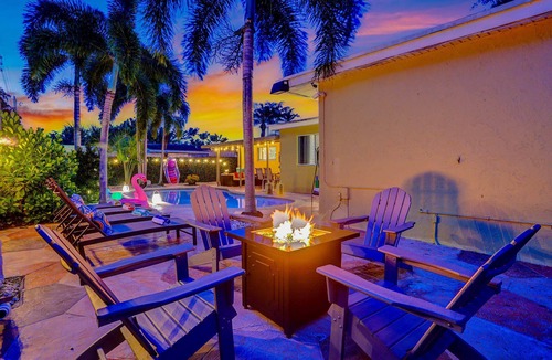 Riverland Village House | Family 5BD Villa~Heated Pool~Fire Pit
