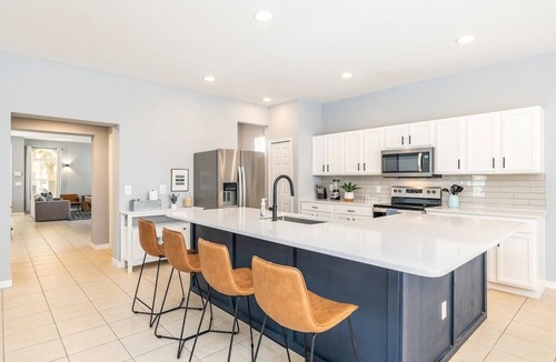 Lake Berkley House | Family 6BR Resort Villa | Pool & Spa near Disney