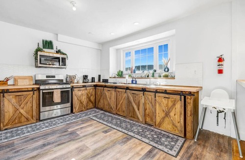 Woodridge House | Family 7BR Villa | Indoor Pool, Games + Parking