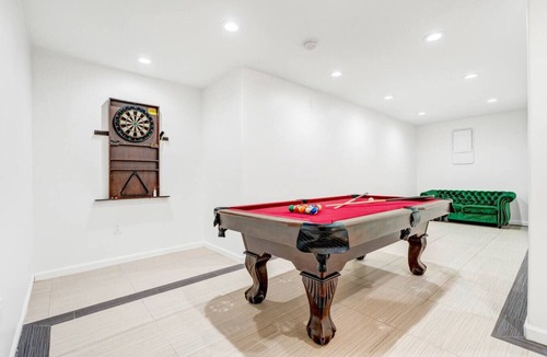 Woodridge House | Family 7BR Villa | Indoor Pool, Games + Parking