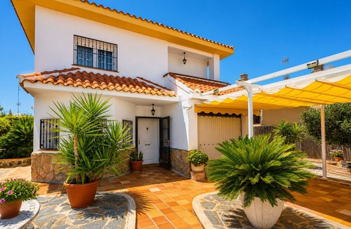 Carranque Ski Chalet | Family accommodation with private pool between Madrid and Toledo