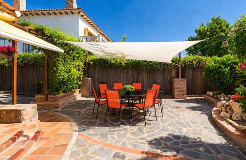 Carranque Ski Chalet | Family accommodation with private pool between Madrid and Toledo