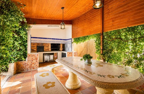 Carranque Ski Chalet | Family accommodation with private pool between Madrid and Toledo