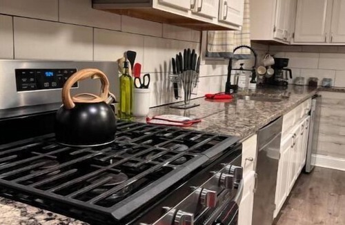 Primos Secane House | Family Affair in Philly Suburbs - Free Parking