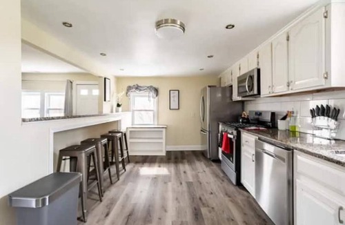 Primos Secane House | Family Affair in Philly Suburbs - Free Parking