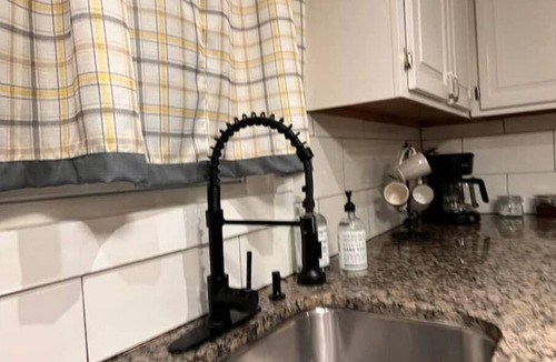 Primos Secane House | Family Affair in Philly Suburbs - Free Parking