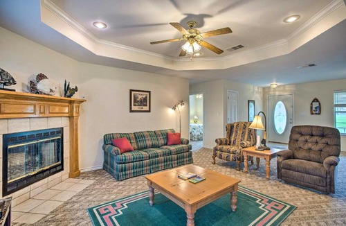 Alba House | Family Alba Home w/Boat Dock on Lake Fork!