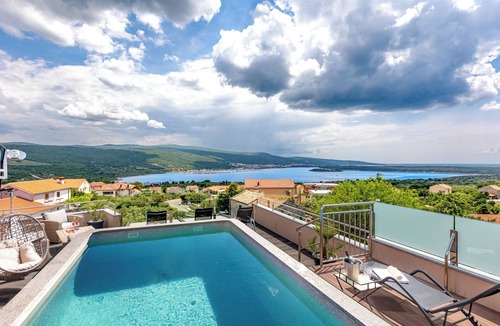 Kornic Villa | Family and child-friendly 5* villa with pool, games and fitness room