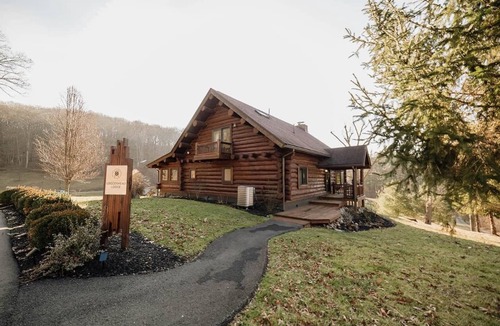Rockbridge Cabin | Family and Pet Friendly Cabin Hocking Hills w/Pond,Hot Tub, Salt Room,Lake View