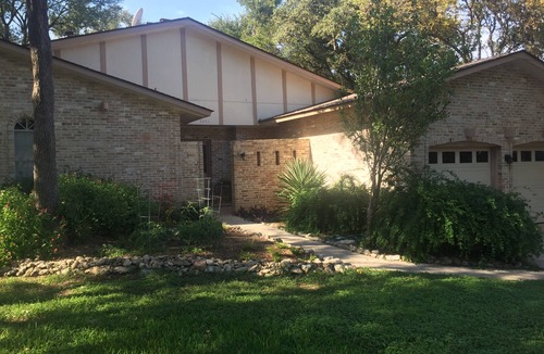Vance Jackson House | Family and Pet friendly
