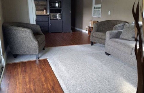 Camdenton Cottage | Family and Pet friendly lakefront with Dock