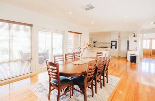 Irymple House | Family and Pet friendly