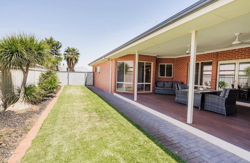 Irymple House | Family and Pet friendly