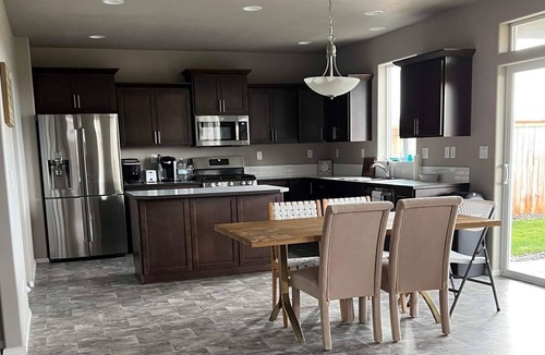 Alvadore House | Family and Pet Friendly House