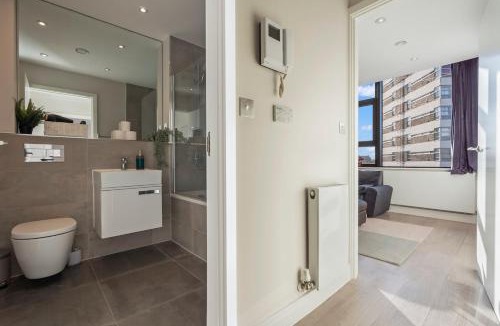 Sunbury on Thames Apartment | Family Apart for 6 Easy Booking