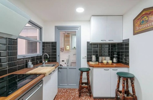 Campoamor Apartment | Family Apartment near ADDA | Breakfast Included | Sleeps 7