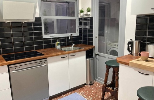 Campoamor Apartment | Family Apartment near ADDA | Breakfast Included | Sleeps 7