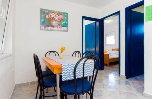 Sveti Filip i Jakov Apartment | Family apartment Snjezana