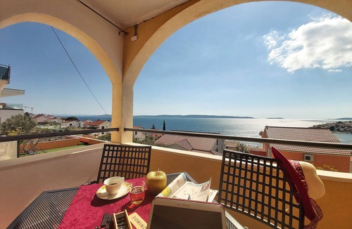 Okrug Gornji Apartment | Family apartment with sea view and Heated swimming pool a7