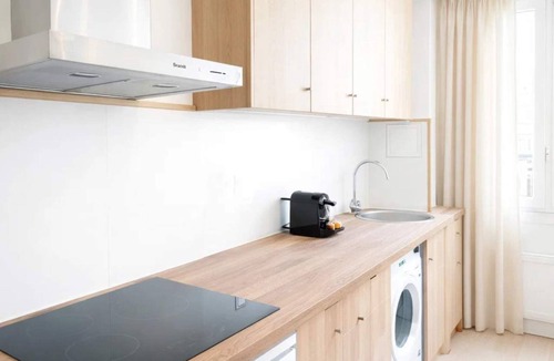 Saint-Lambert Apartment | Family appartment with lift - Eiffel Tower