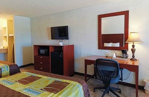 Pearsall Hotel | Family-Approved Stay with Extra Sofa Bed | Free Parking | Near Museum