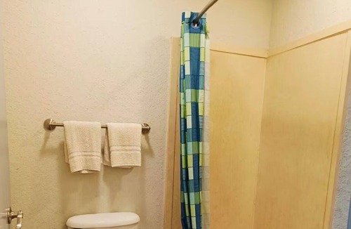Pearsall Hotel | Family-Approved Stay with Extra Sofa Bed | Free Parking | Near Museum