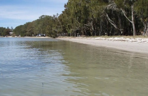 Tanilba Bay House | Family beach bunkhouse