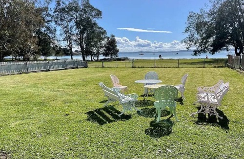 Tanilba Bay House | Family beach bunkhouse