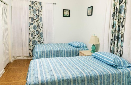 South Middle River House | Family Blue Home 6Beds&2Baths Olas Boulevard