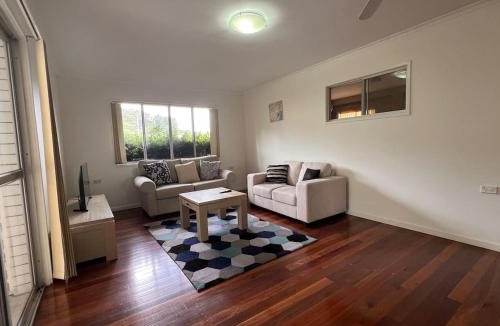 Nambour House | Family, Budget and Pet friendly by Custom Bnb Hosting