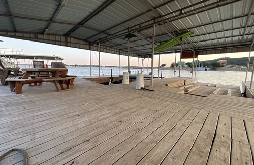 Graford Other | Family Bunkhouse 🚤 Option To Use Next Door Covered Boat Dock If Available 🚤