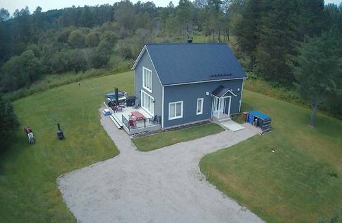 Saint-Michel-des-Saints Ski Chalet | Family time in the great outdoors! Easy access to local attractions.