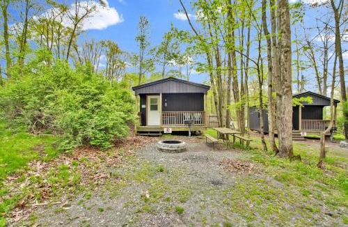Wellsboro Hotel | Family Cabin full bath