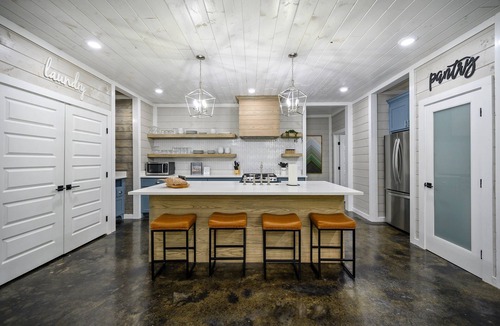 Broken Bow Cabin | Family Cabin Getaway w/Hot Tub, Deck Fireplace & Game Room