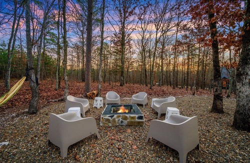 Broken Bow Cabin | Family Cabin Getaway w/Hot Tub, Deck Fireplace & Game Room