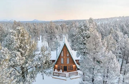 Divide Cabin | Family Cabin Hot Tub Disc Golf Forest Access