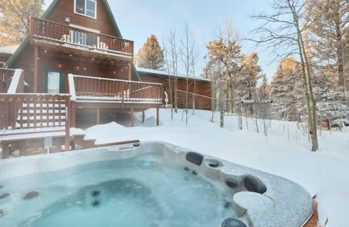 Divide Cabin | Family Cabin Hot Tub Disc Golf Forest Access