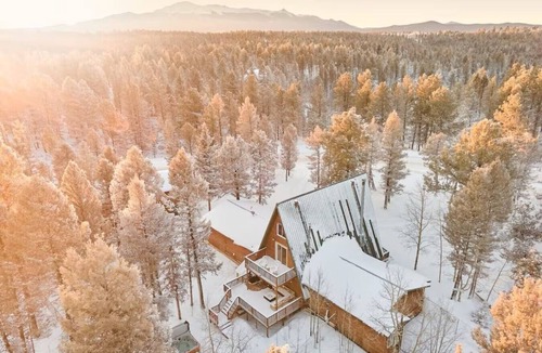 Divide Cabin | Family Cabin Hot Tub Disc Golf Forest Access
