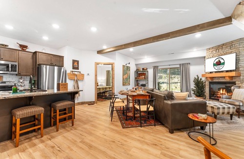Hollister Cabin | Family Cabin Hot Tub Arcade Near Thunder Ridge