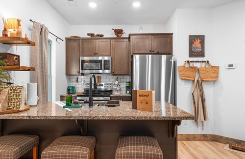 Hollister Cabin | Family Cabin Hot Tub Arcade Near Thunder Ridge