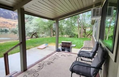 Wilson Cabin | Family Cabin on the River