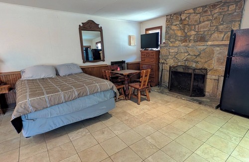 Davis Cabin | Family cabin w/large fireplace