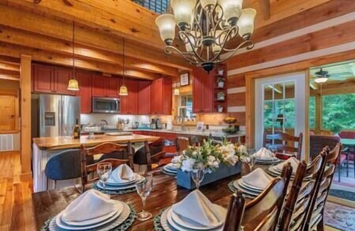 Hot Springs House | Family Cabin with Hot Tub