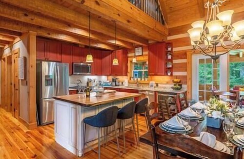 Hot Springs House | Family Cabin with Hot Tub