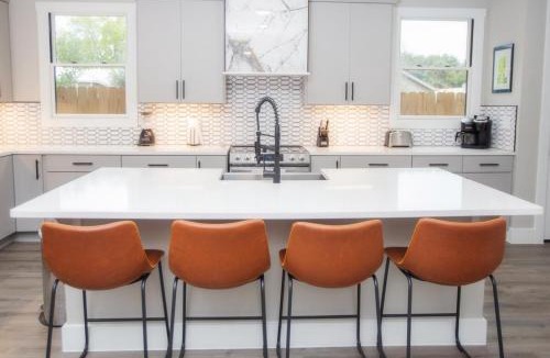 Near East Side House | Family Casa San Antonio Steps to Alamo Riverwalk Pkg