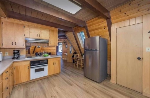Glencoe Ski Chalet | Family Chalet- HOT TUB, Pets, Arcade Game, FirePit