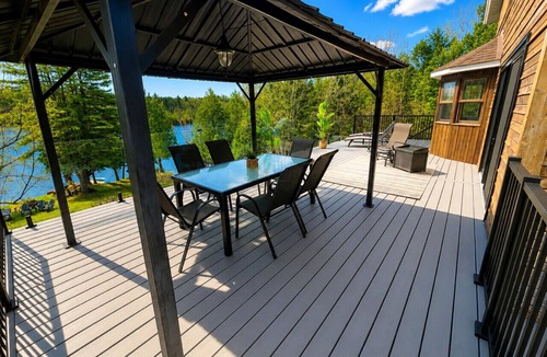 Wentworth-Nord Ski Chalet | Family Chalet on Silver Lake 1 hour from Montreal