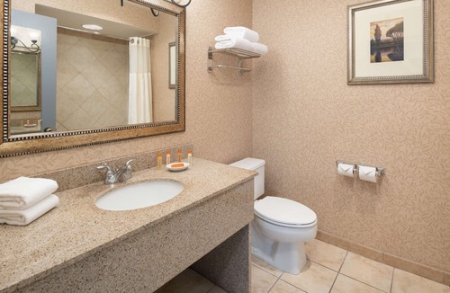 Port Angeles Hotel | Family Coastal Vacay in Red Lion Hotel Port Angeles Harbor! Fitness, Pool, Beach