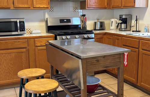 Santa Fe House | Family compound, AC, 2 living areas, sleeps 10. Close to ski Santa Fe Basin.