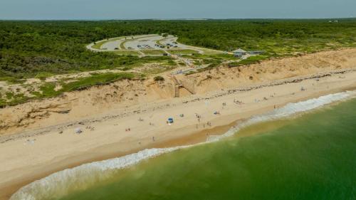 Wellfleet House | Family Compound walk to Downtown!